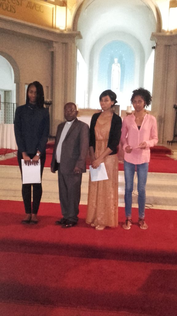 le-nouveau-bureau-avec-le-pere-cure